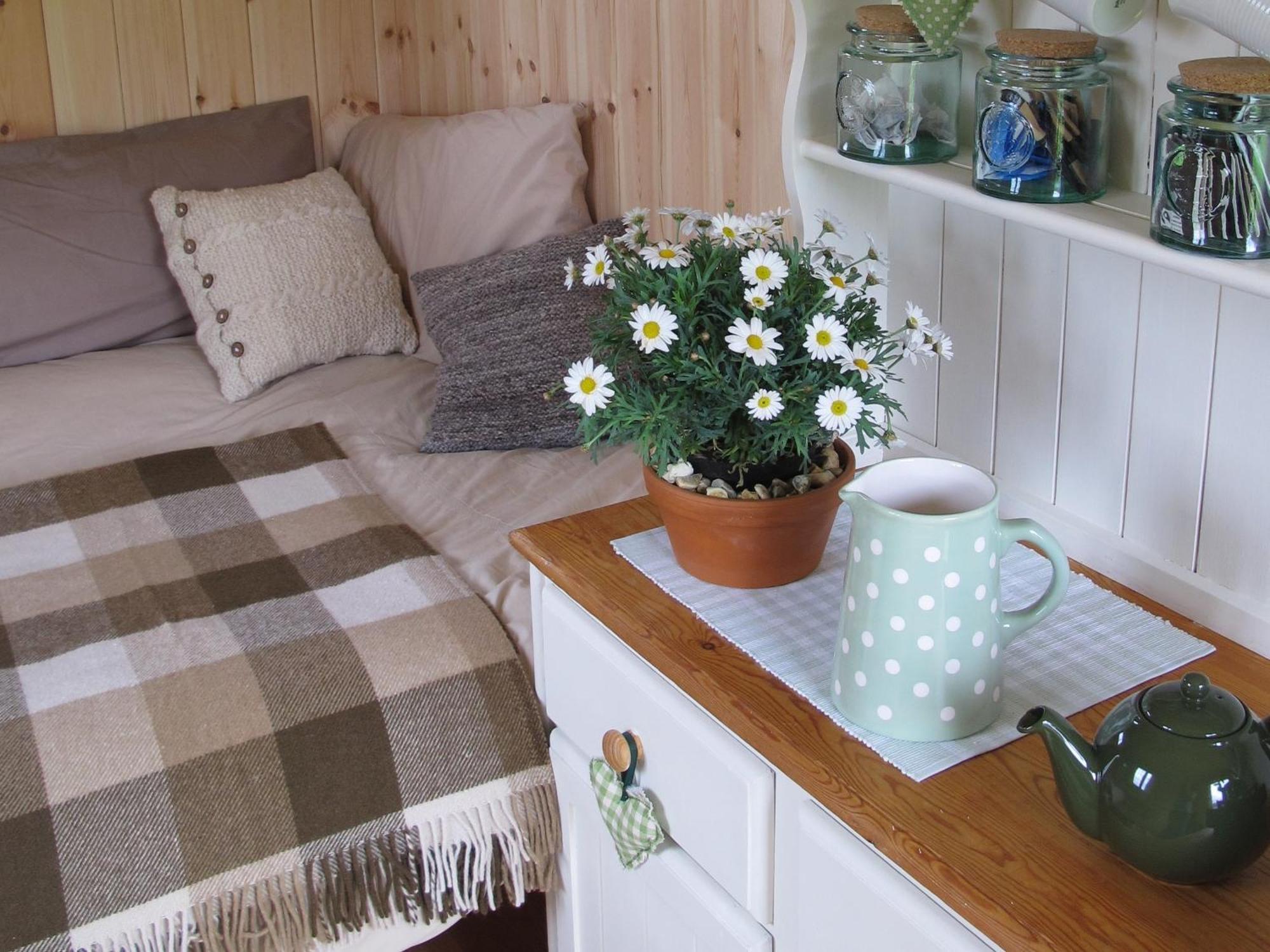 Marshwood Farm B&B And Shepherds Hut Dinton (Wiltshire) Exterior foto